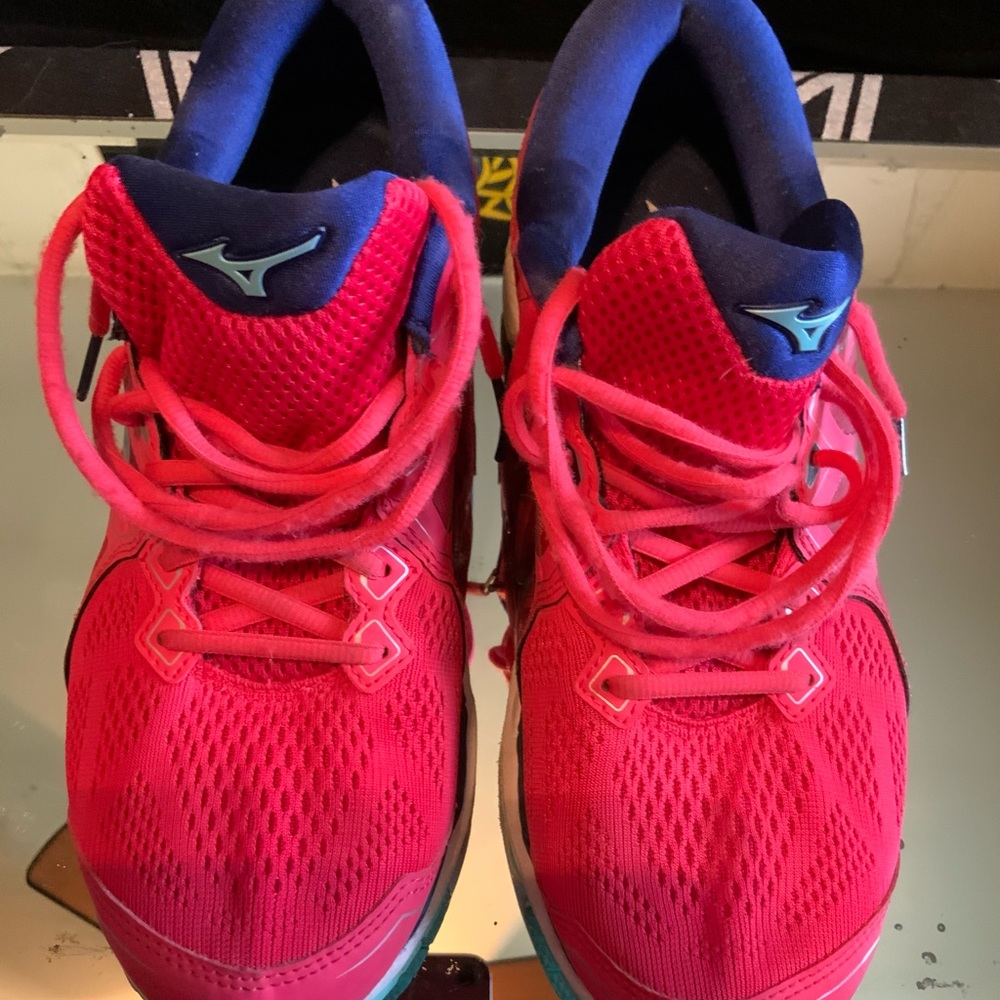 Running shoes